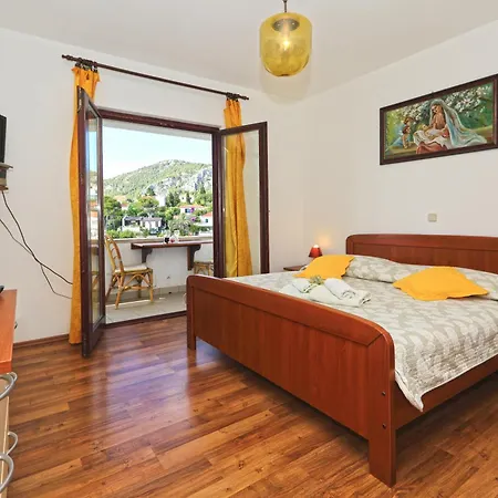 Katarina's Garden 赫瓦尔