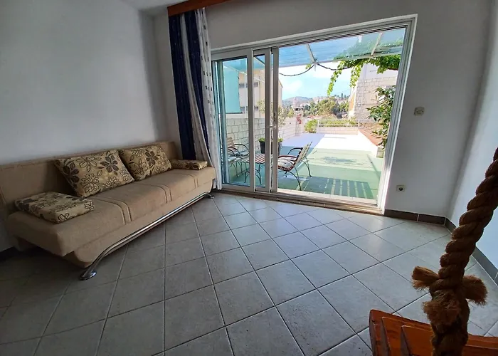 Katarina's Garden Apartment *