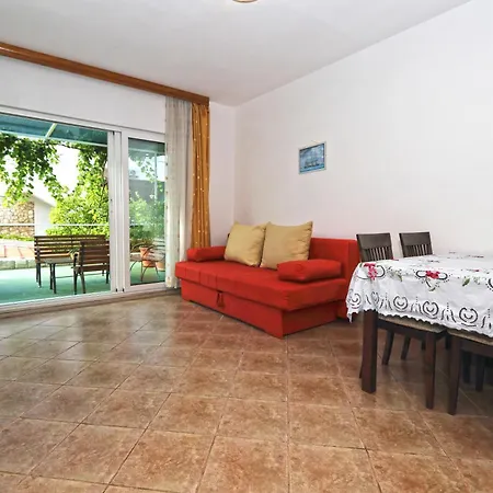 Katarina's Garden Apartment *